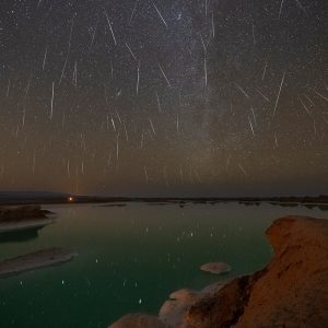 Meteor shower in the lake